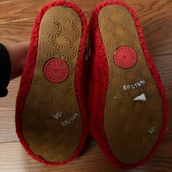 UGG Women’s Fluff Yeah Slides in Ribbon Red Size 6 - Picture 9 of 9